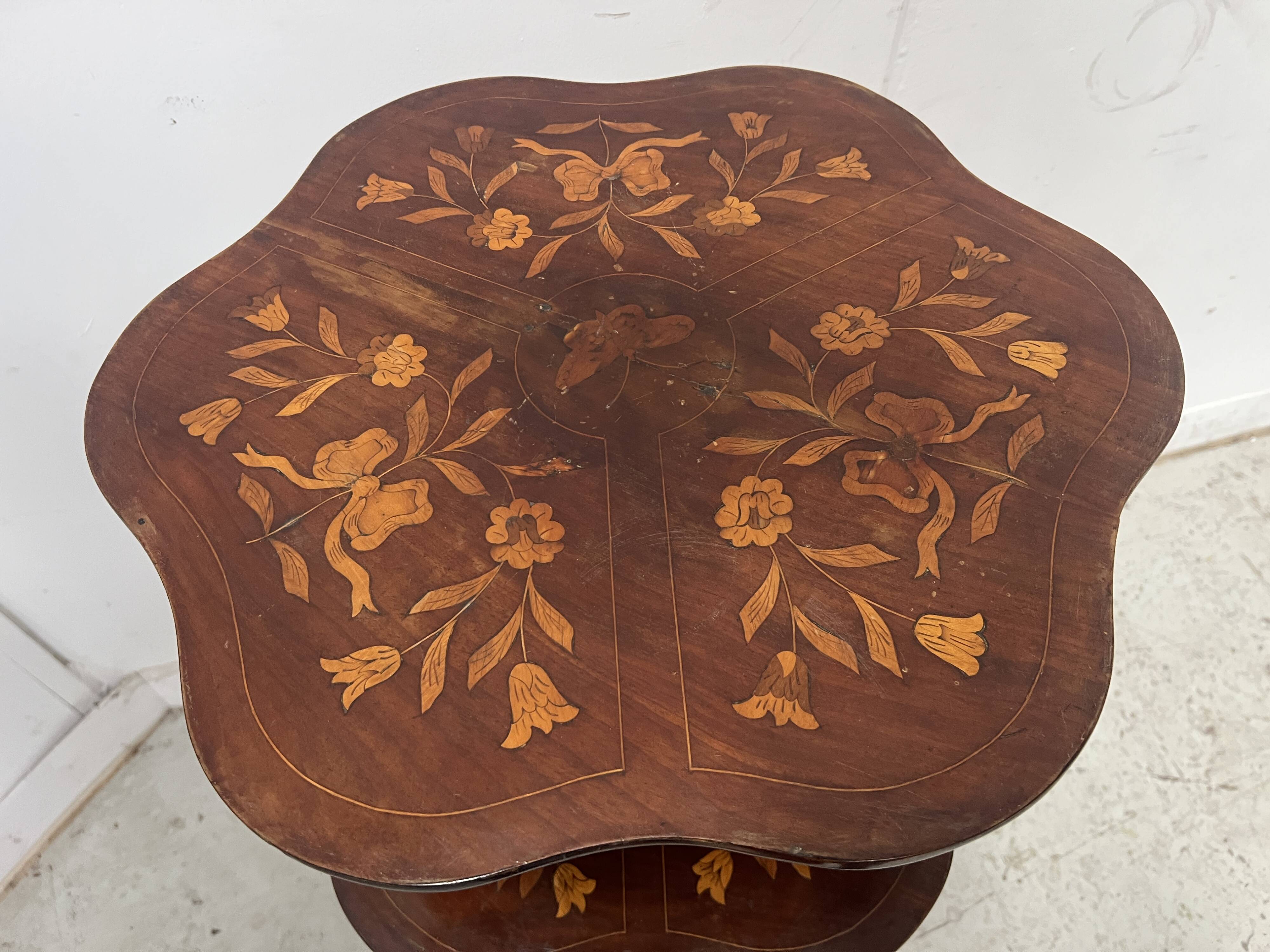 Silent servant with three inlaid trays, 19th century.