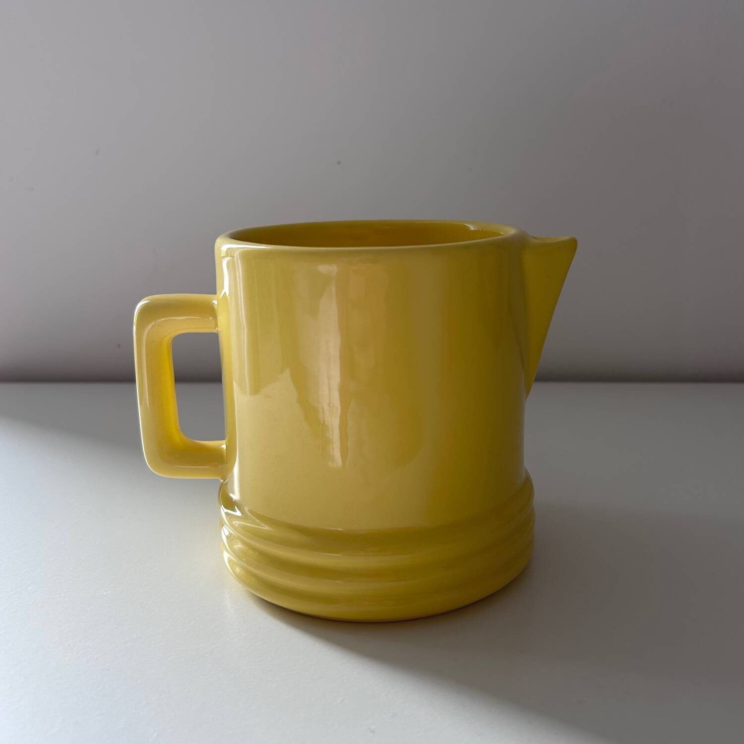 Pichet rétro jaune