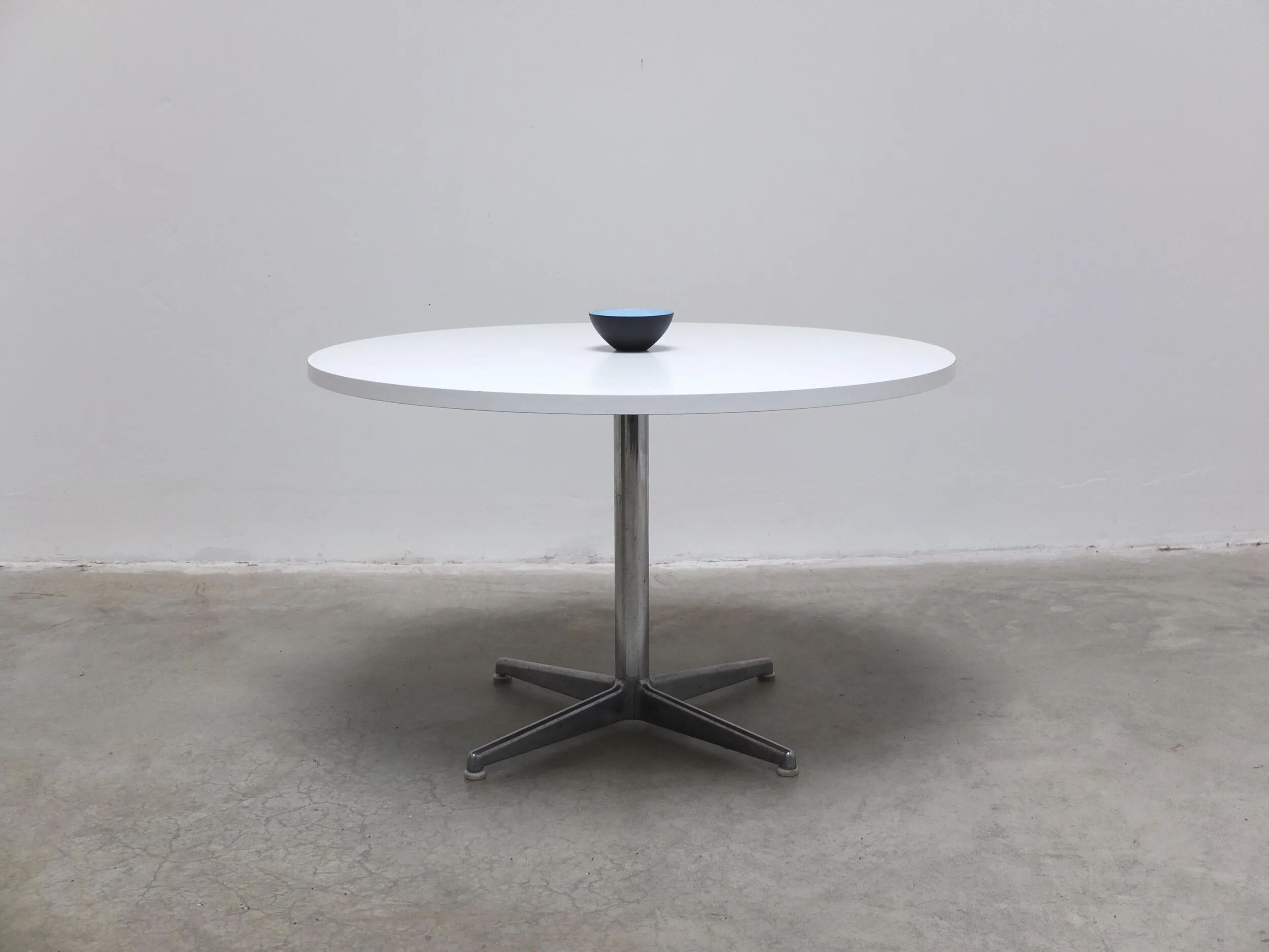 Round Space Age dining table, 1970s