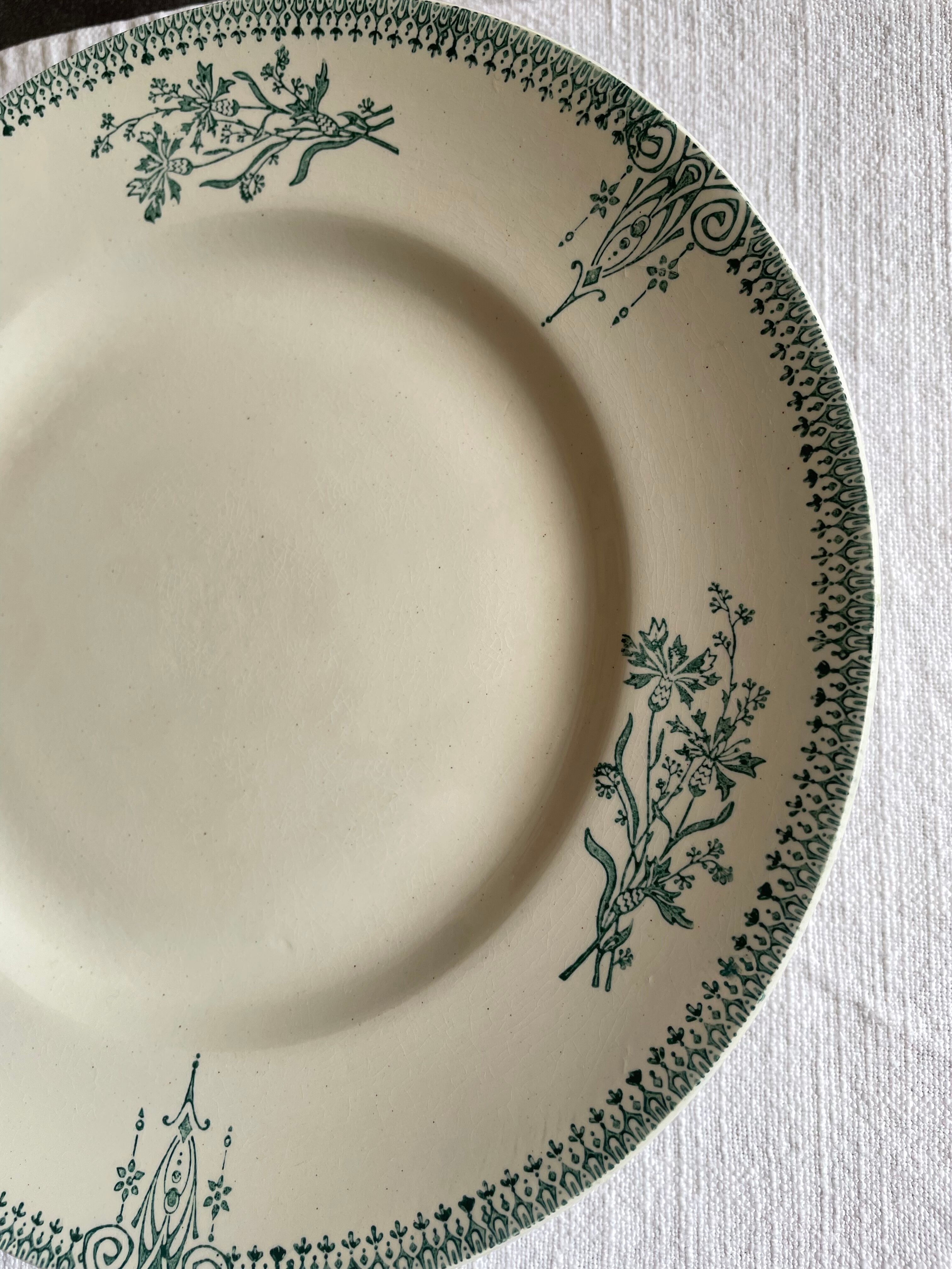 Plate on pedestal Saint-Amand