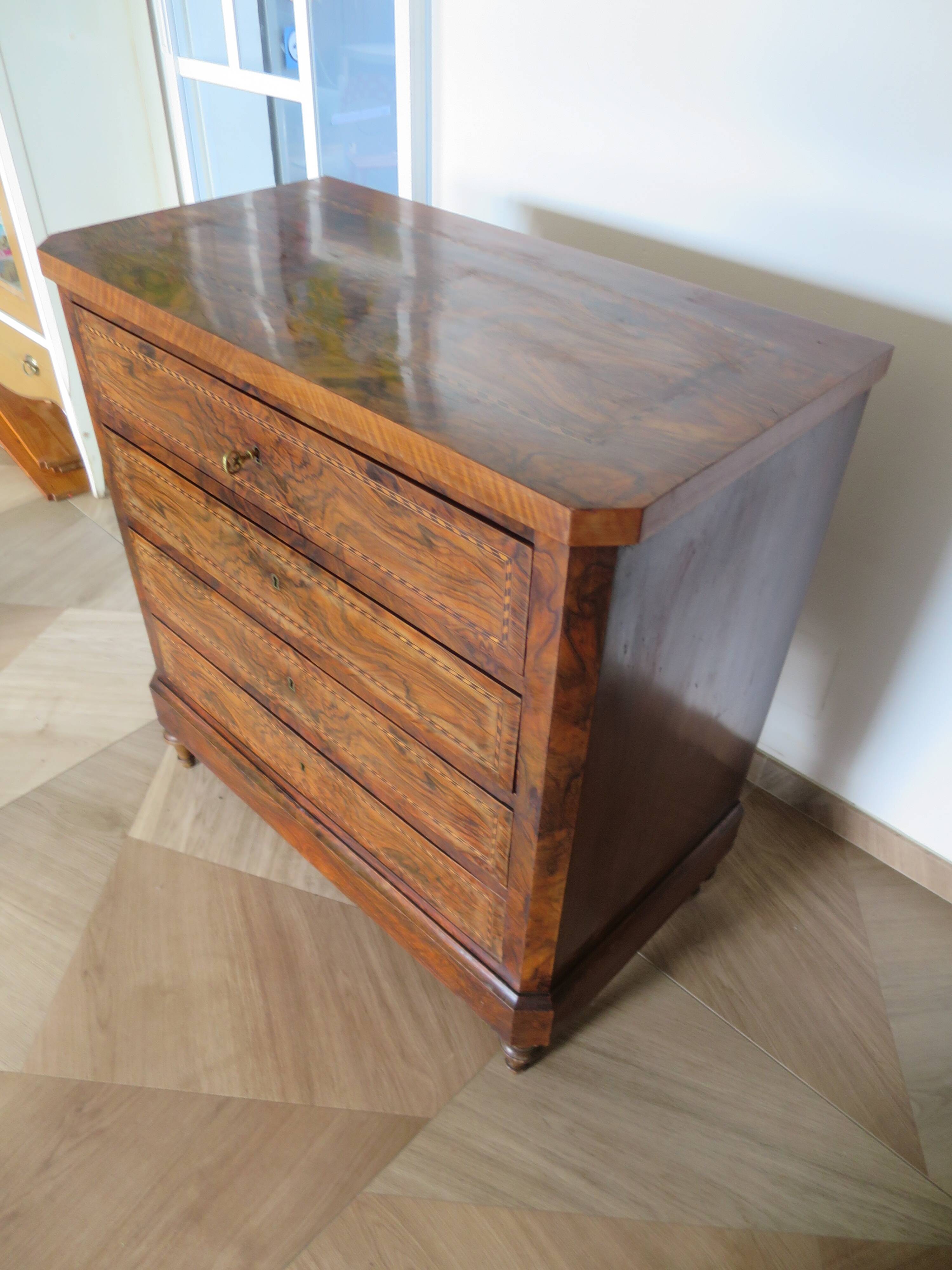 Antique oak burr chest of drawers - 4 drawers - marquetry inlay from the early 21st century