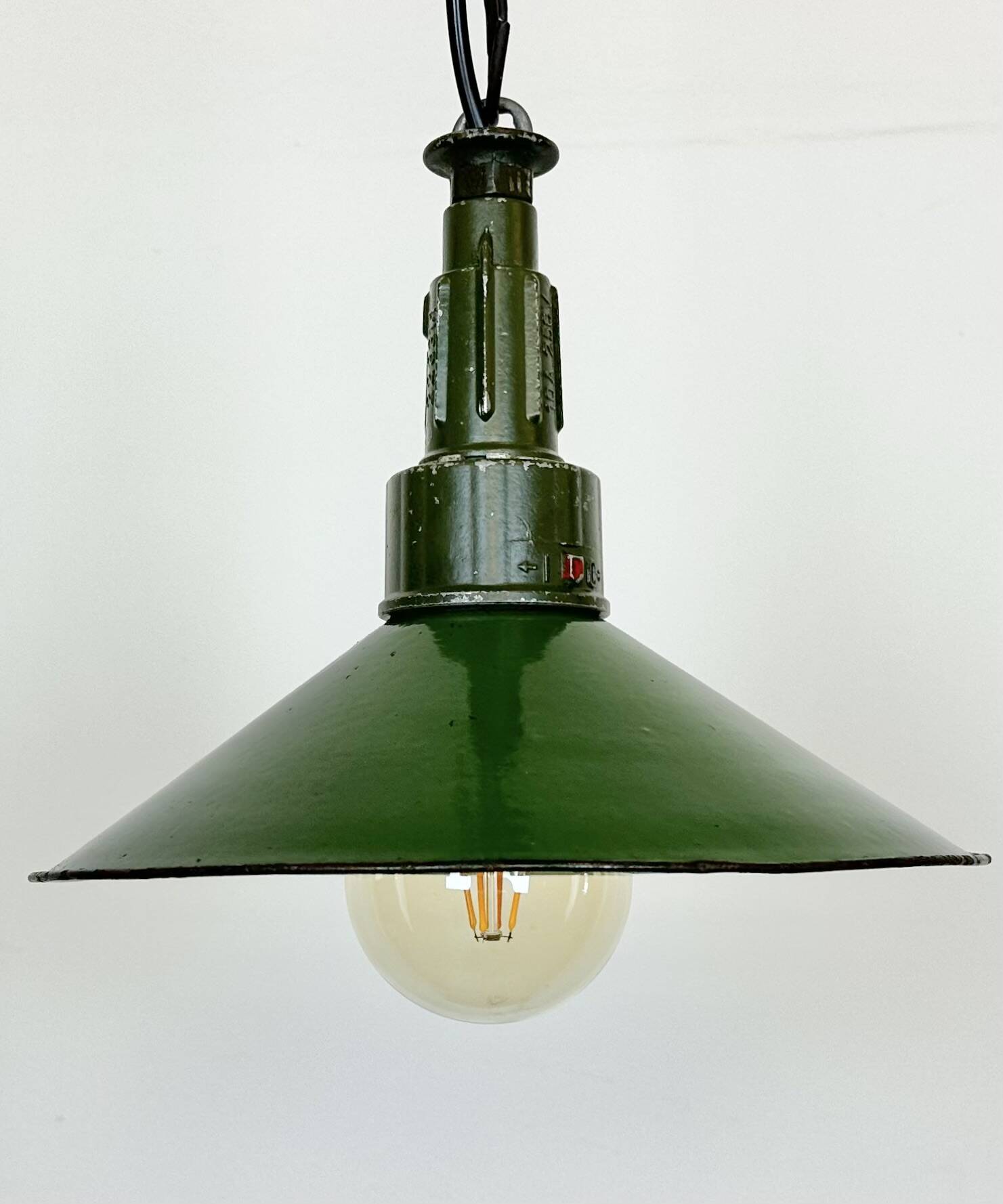 Industrial green enamel military pendant lamp with cast aluminium top, 1960s
