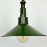 Suspension militaire industrielle en émail vert avec plateau en fonte d'aluminium, 1960s