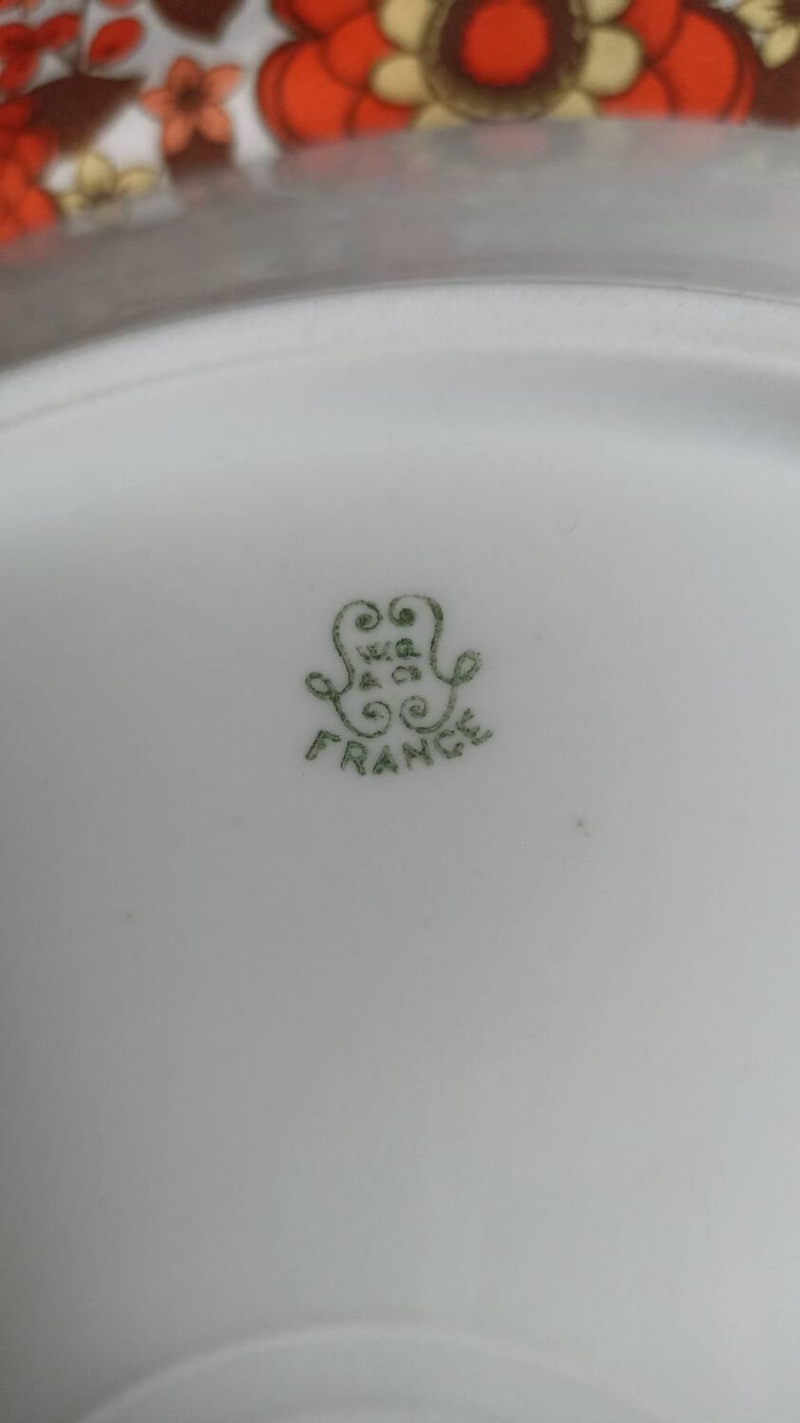 Plat de service en porcelaine de Limoges William Guérin et Compagnie