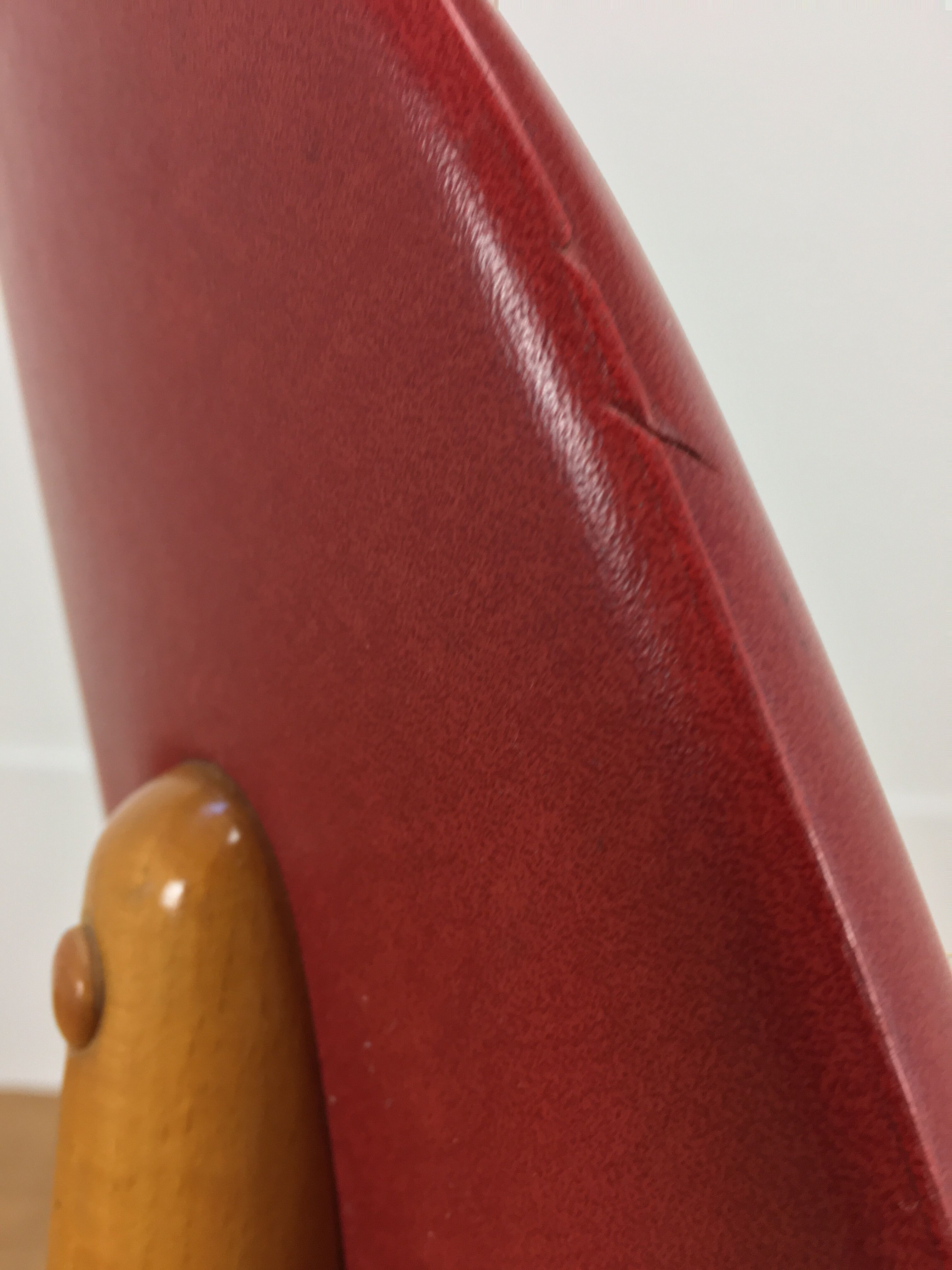 Bureau et chaise Baumann Pégase rouges, pieds compas