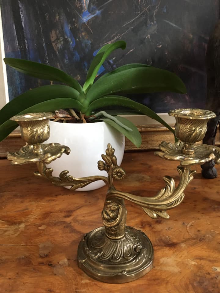 Two-pointed bronze chandelier