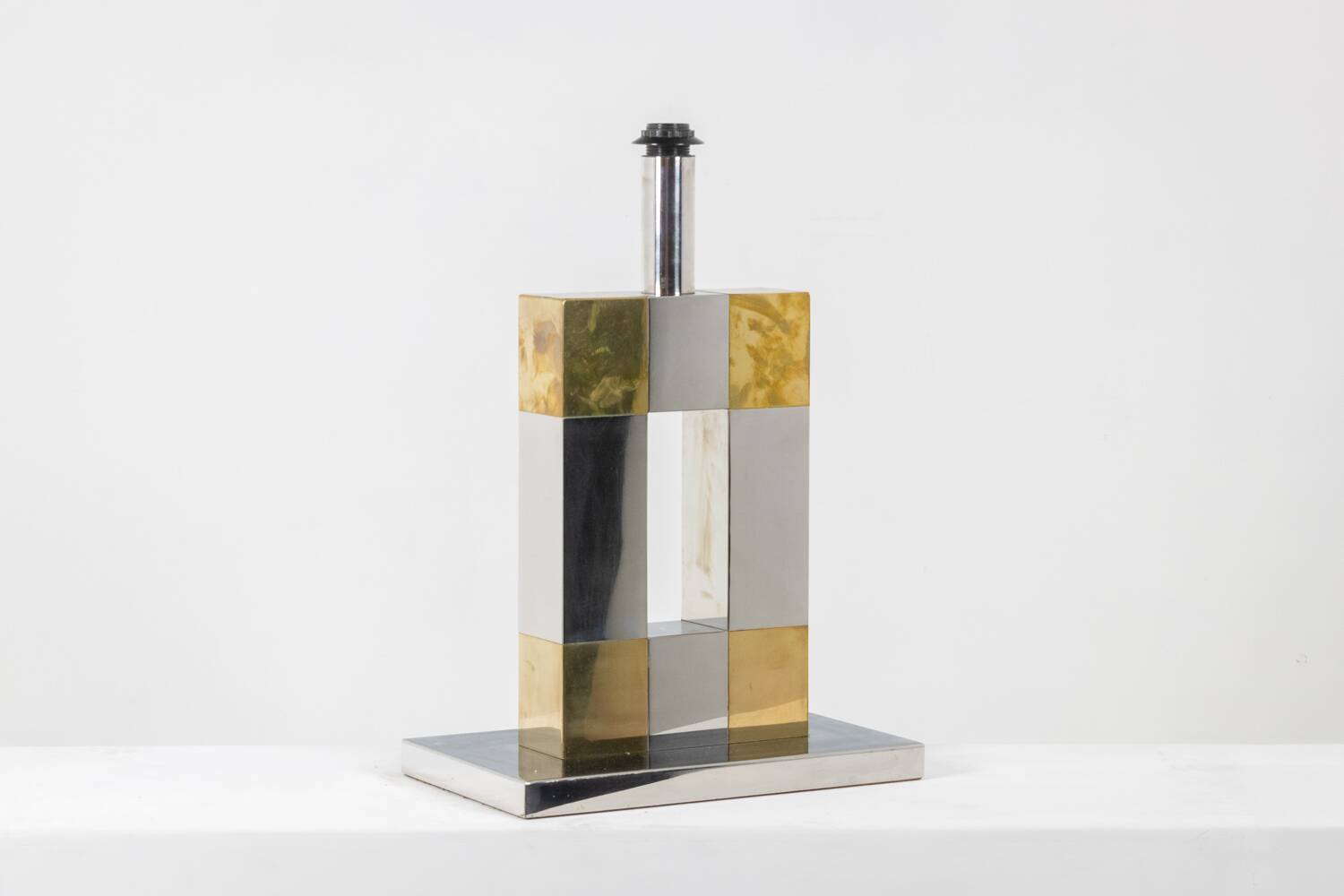 Sandro Petti. Geometric lamp in silvered and gilded metal. 1970s.