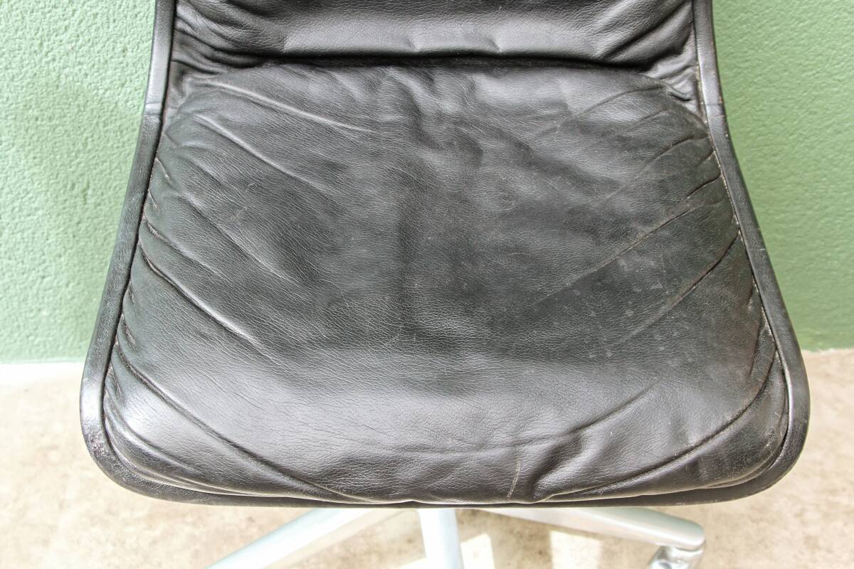 Wilkhahn swivel office chair, 1970s, chrome metal and leather