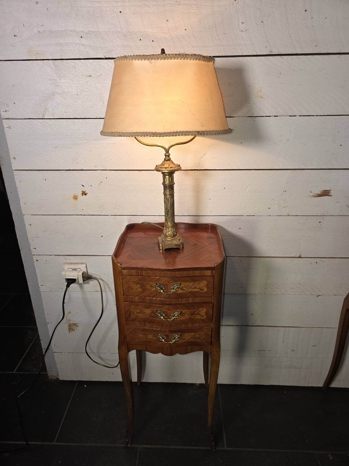 Empire style lamp in gilded bronze from the 19th century.