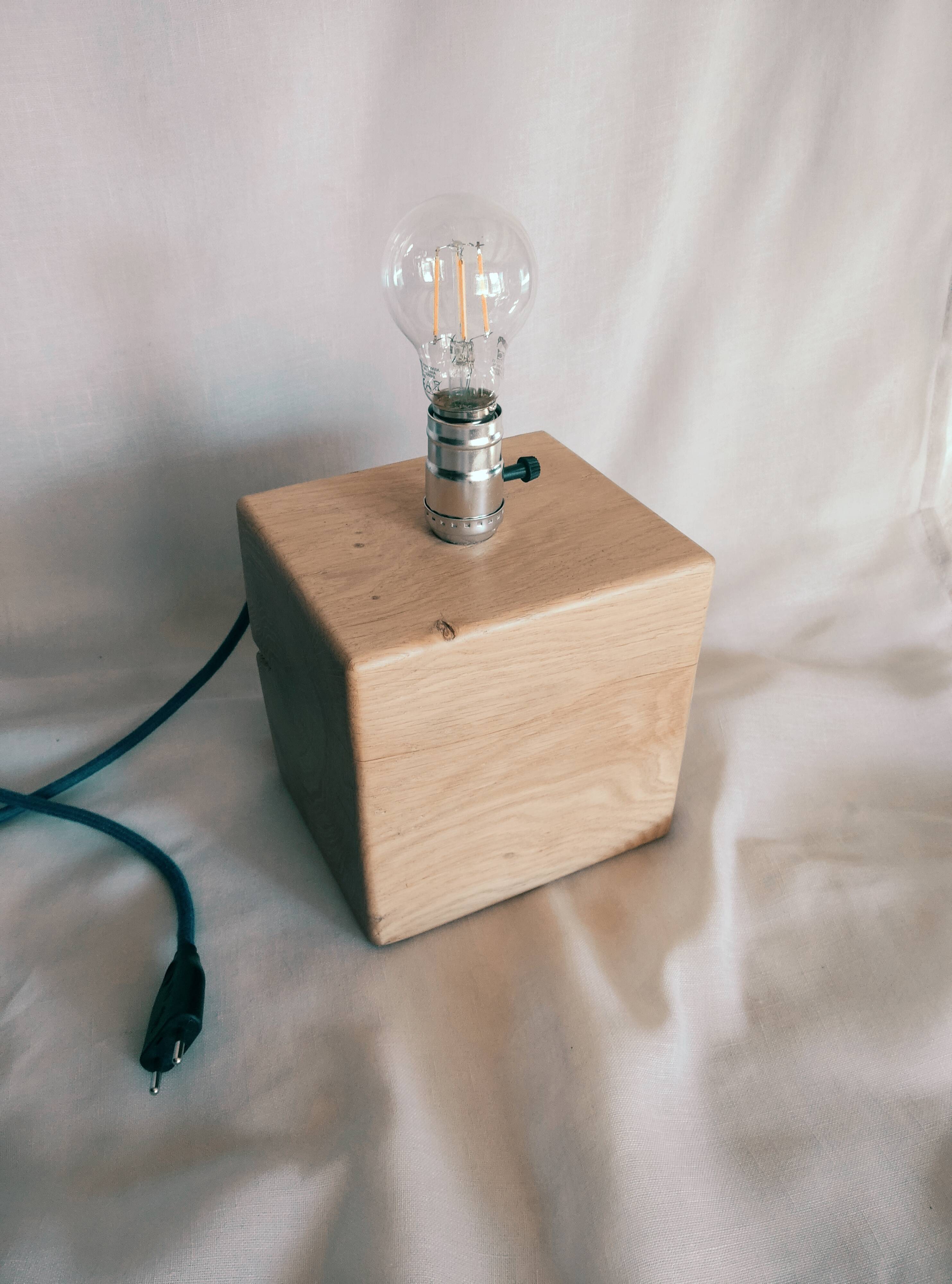 Lamp in solid oak