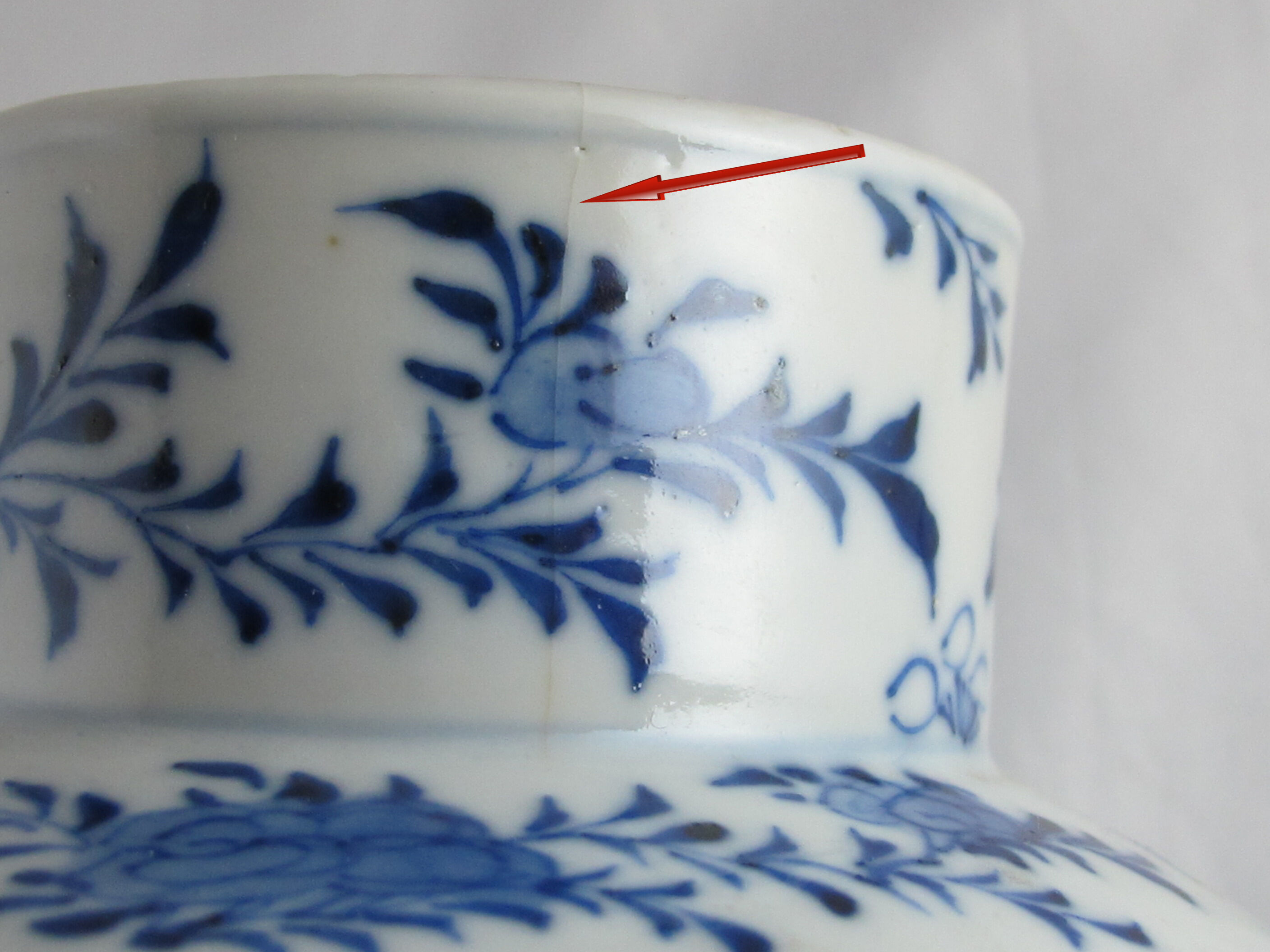 Ancient Chinese white blue potiche