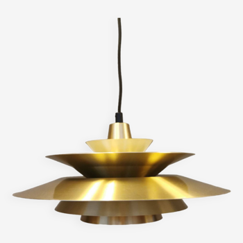 Lampe à suspension en métal couleur laiton avec laque jaune contrastée à l'intérieur