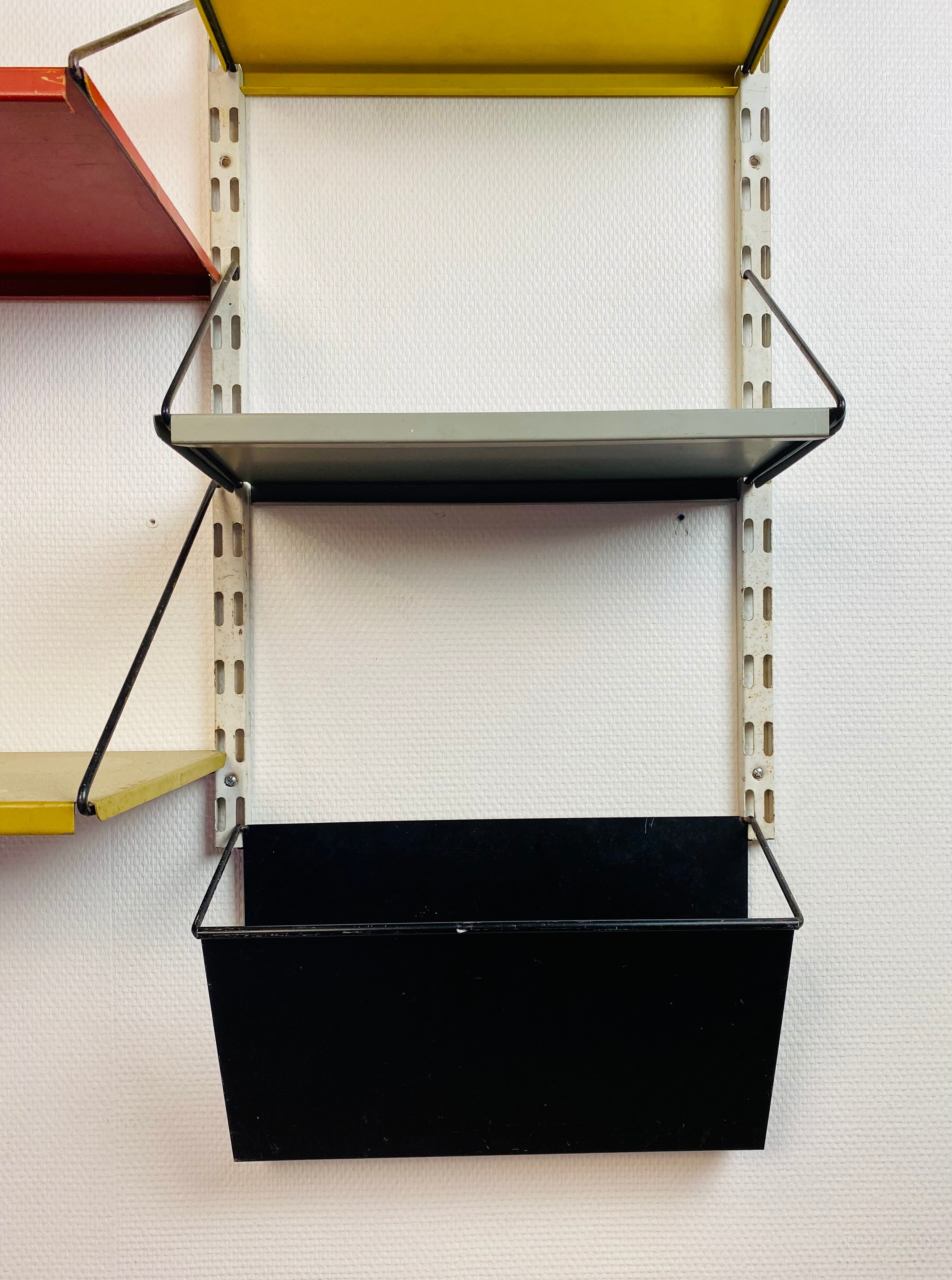 Shelf system, wall, metal, Pilastro edition.