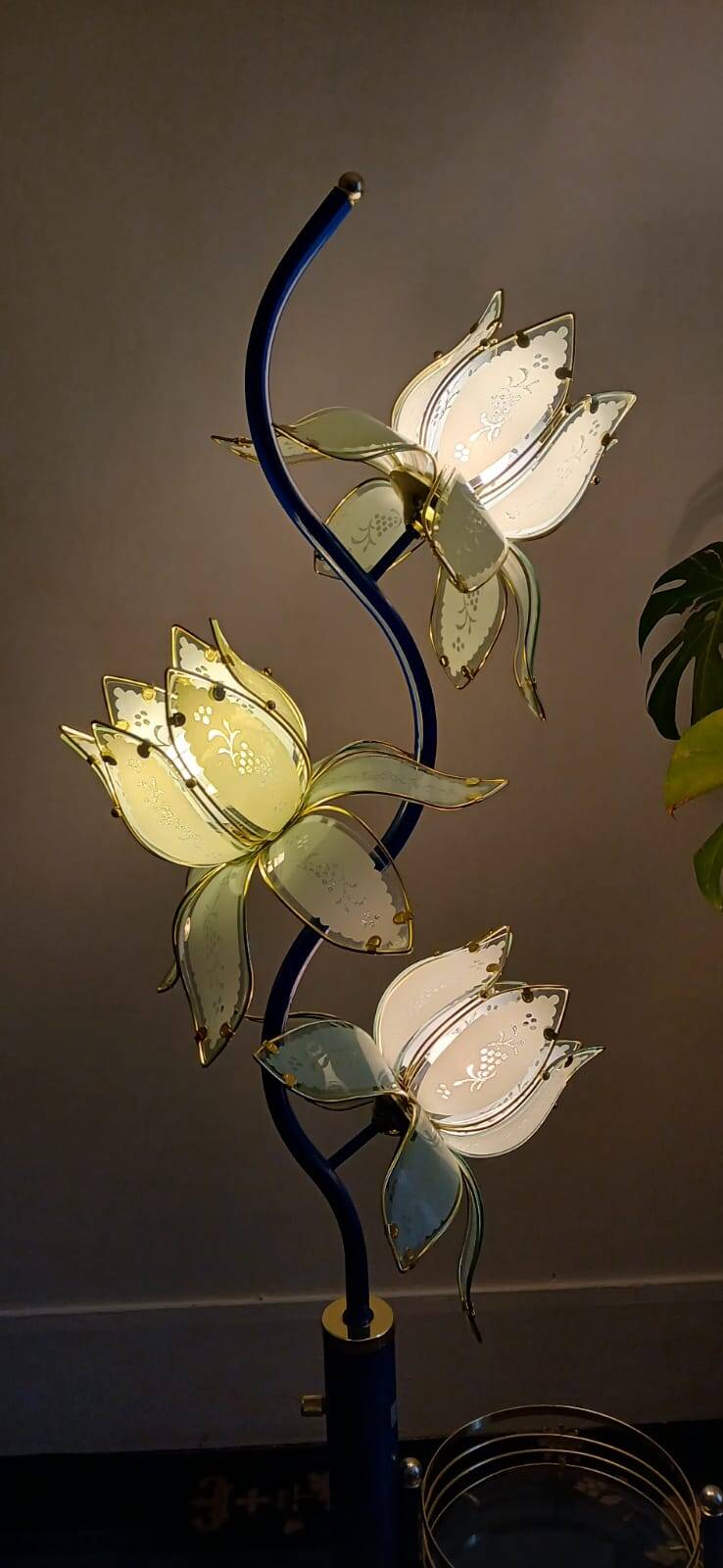 Vintage hollywood regency lotus lamp blue