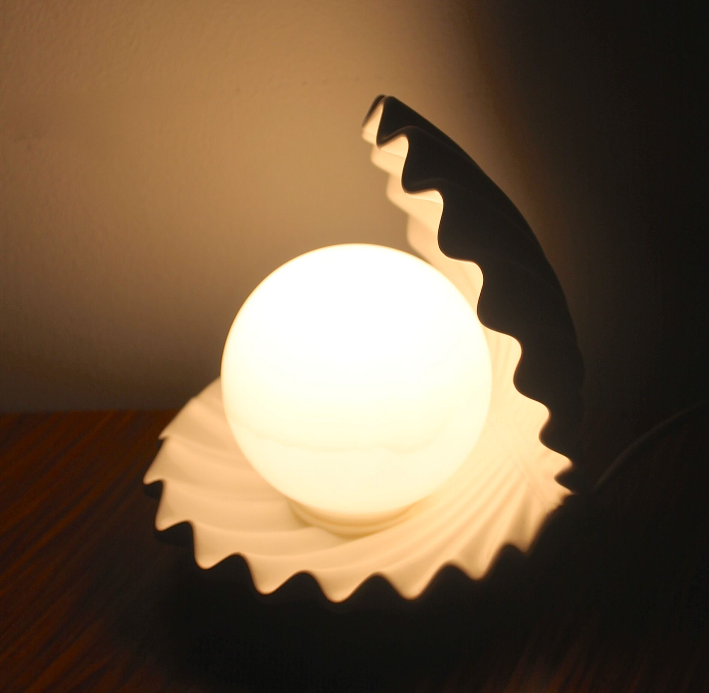 Vintage ceramic shell lamp