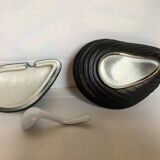 Shell-shaped sauceboat