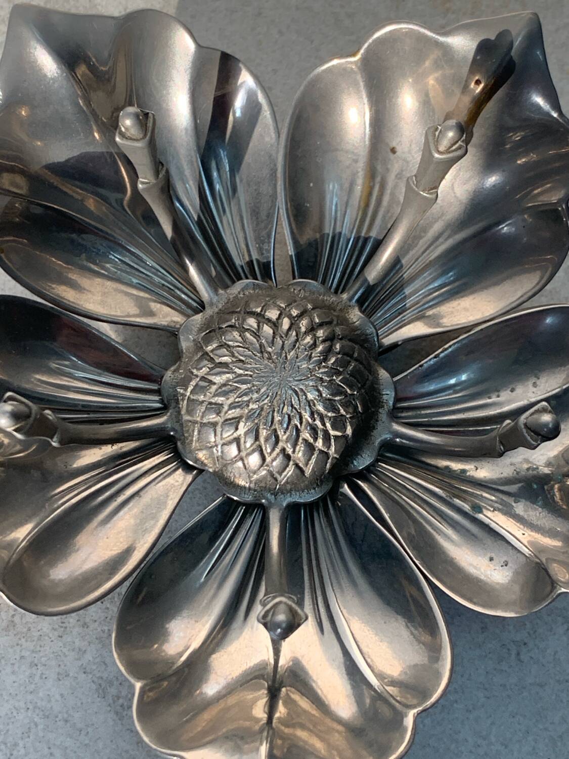 Silver metal flower with removable petals