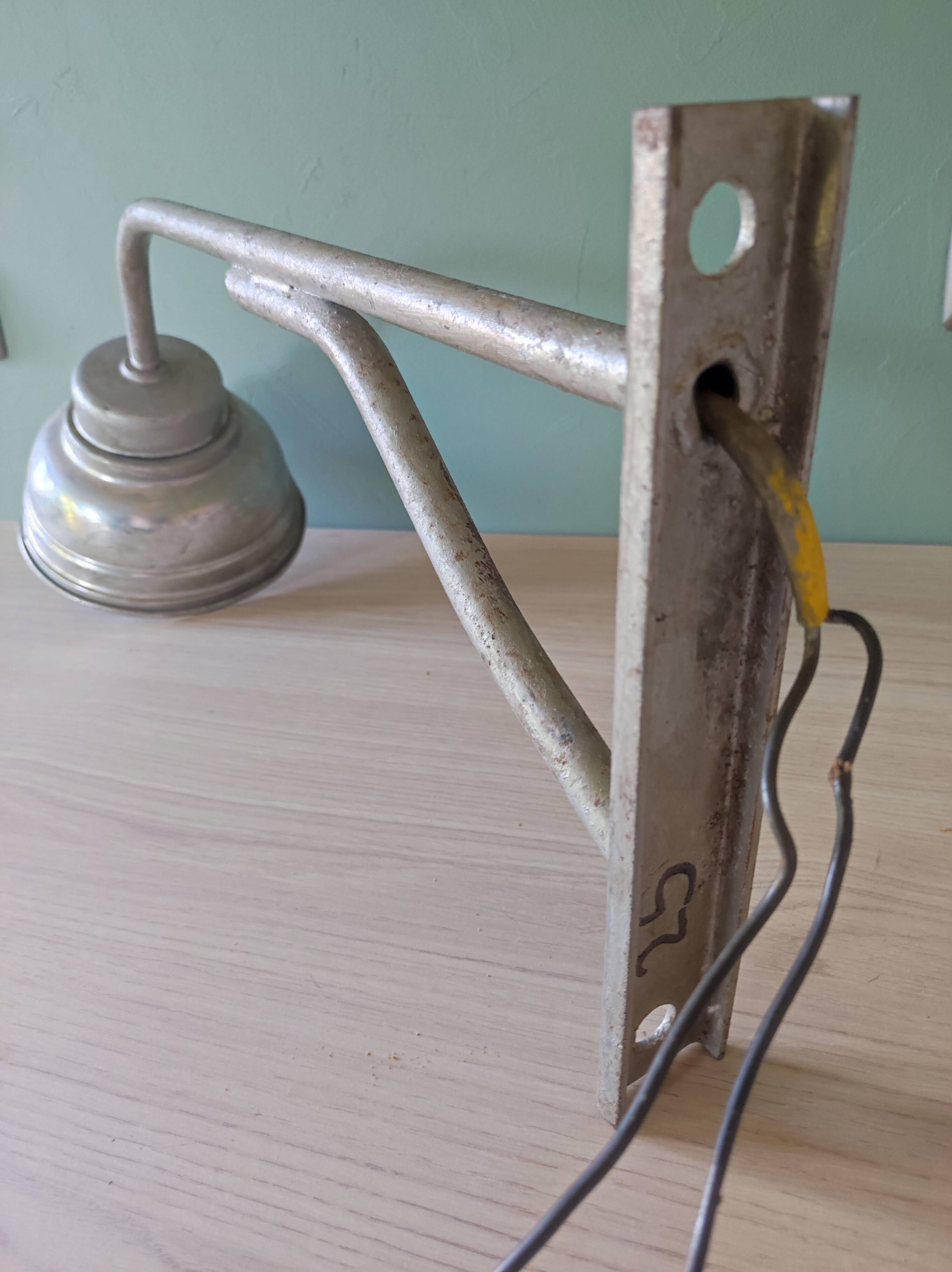 Lamp wall