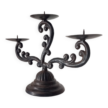 Ancien chandelier en fonte émaillée