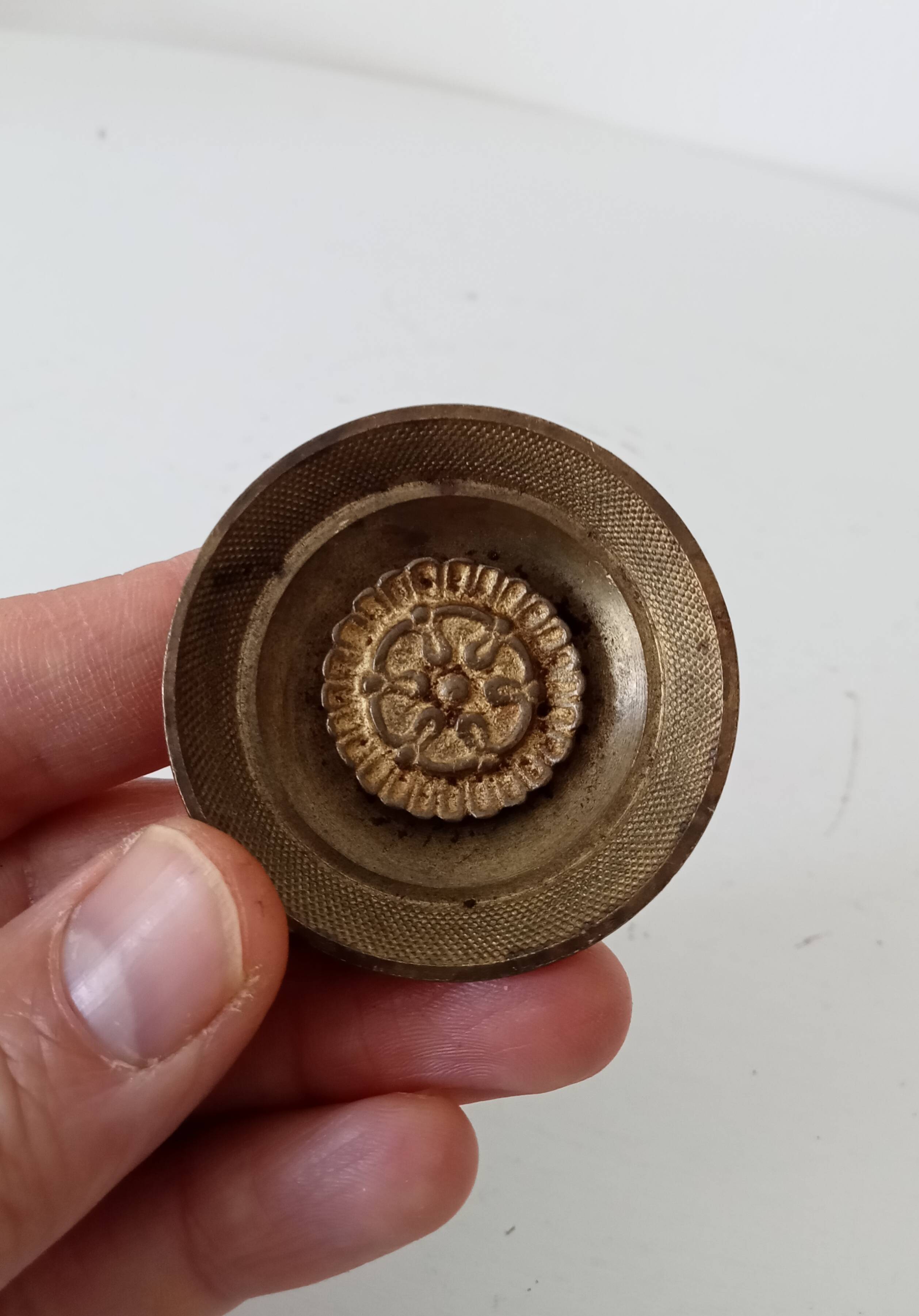 Pair of antique Empire furniture knobs from the 19th century in solid bronze.