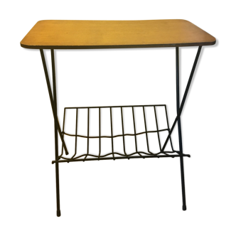 Small table range magazine or vinyl