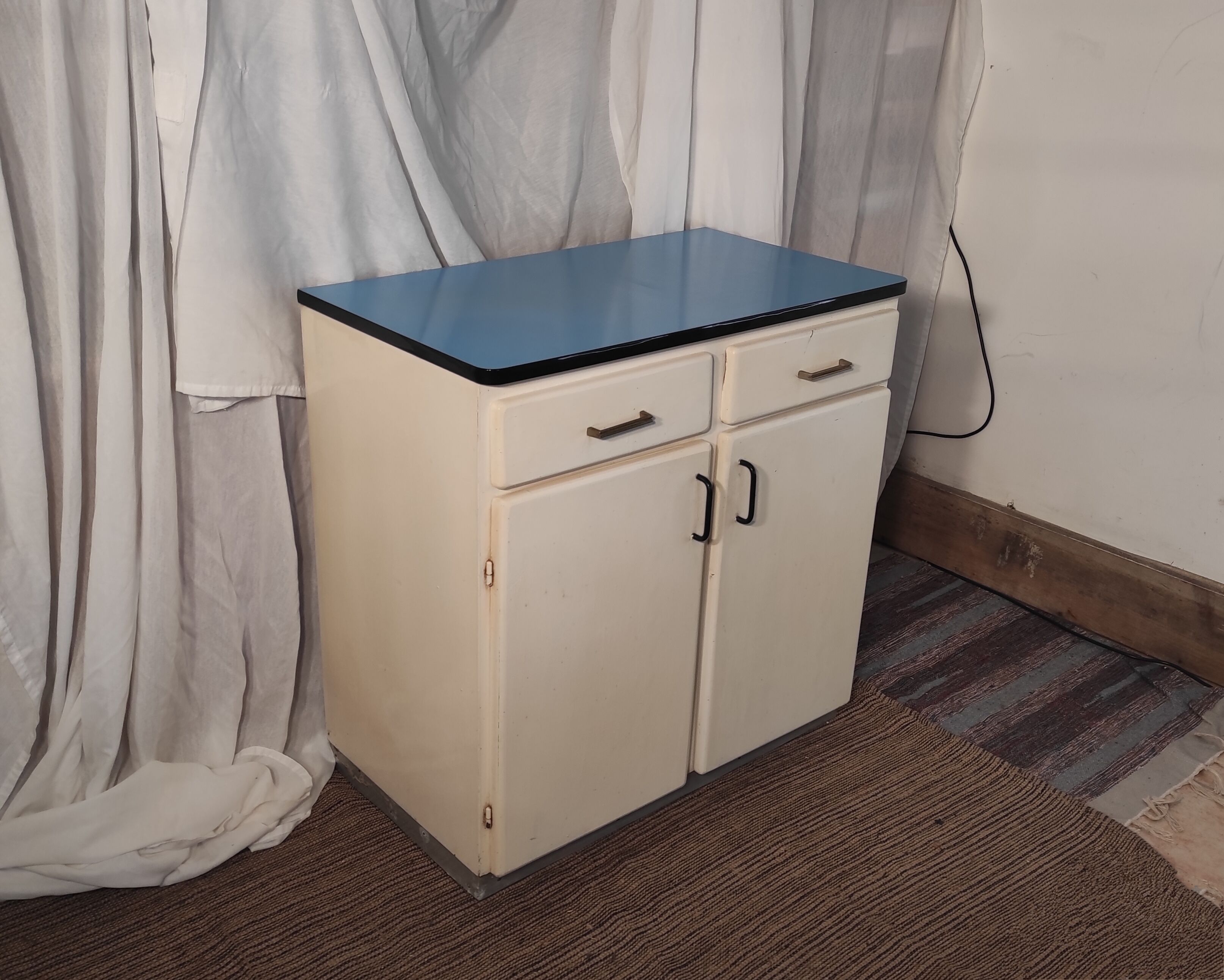 Mado furniture in blue formica two doors