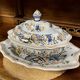 Soupière sur son plat en faïence de Desvres décor Rouen par Géo Martel
