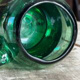 Tasse, chope en verre vert bouteille