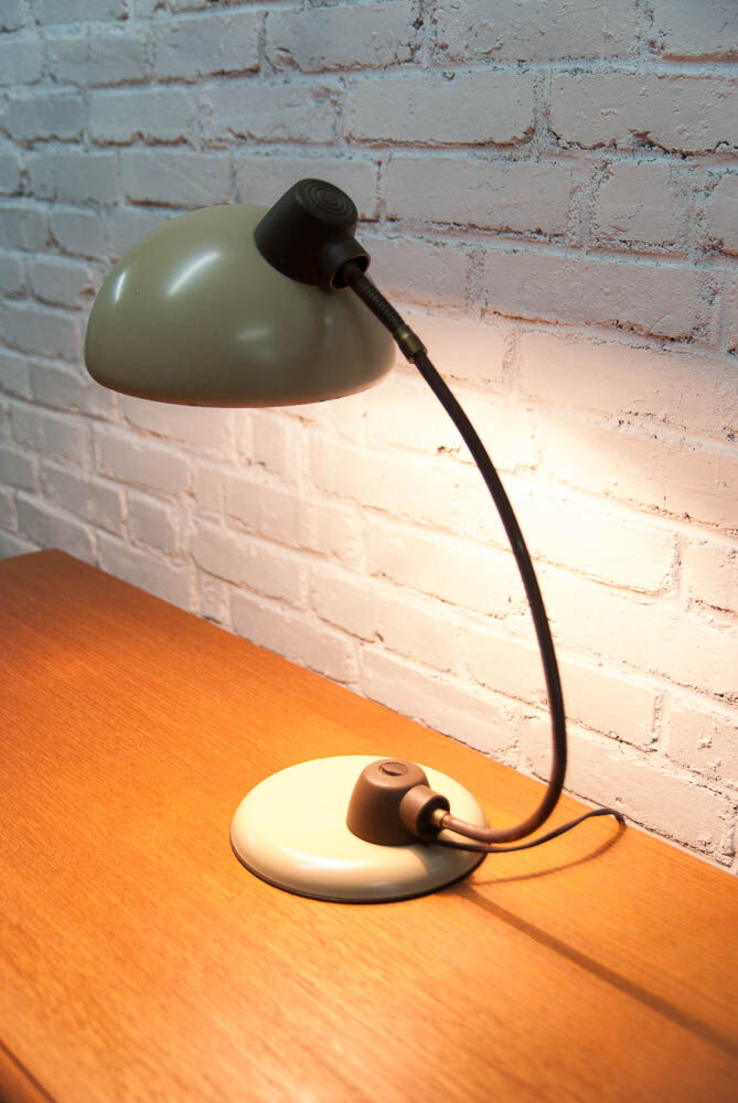Desk lamp