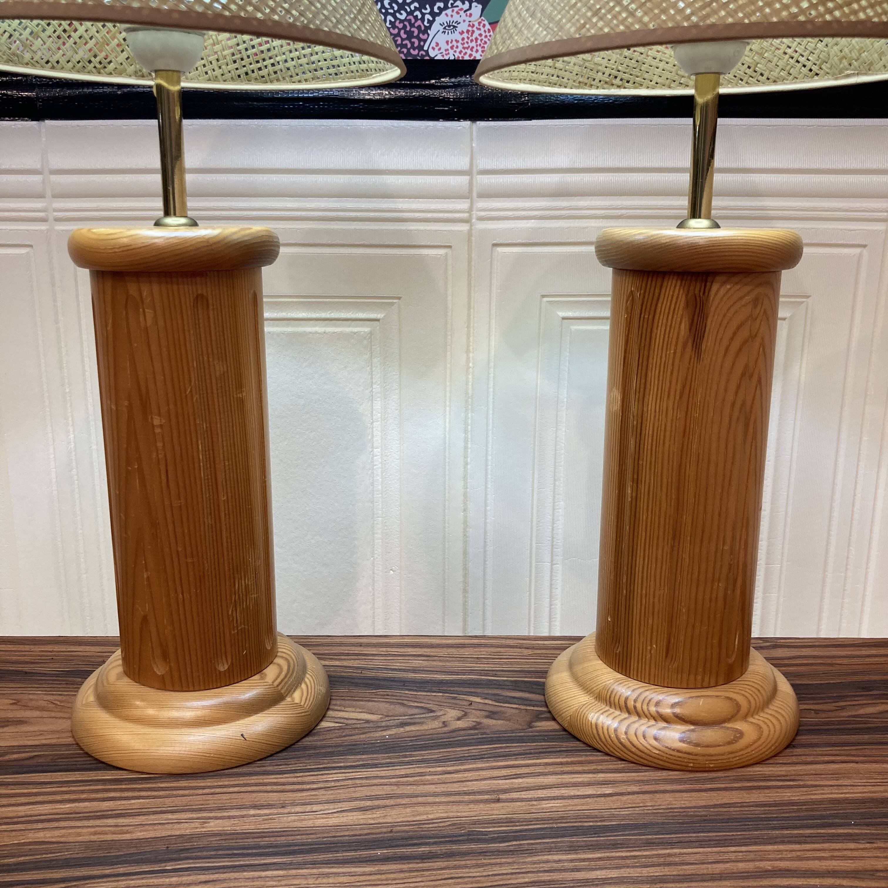 Paire de grandes lampes pin et osier "design scandinave".