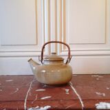 Ceramic teapot with filter
