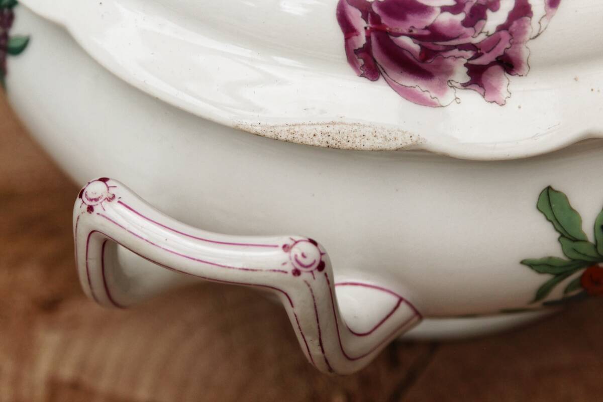 Pillivuyt porcelain tureen, gold medal 1867