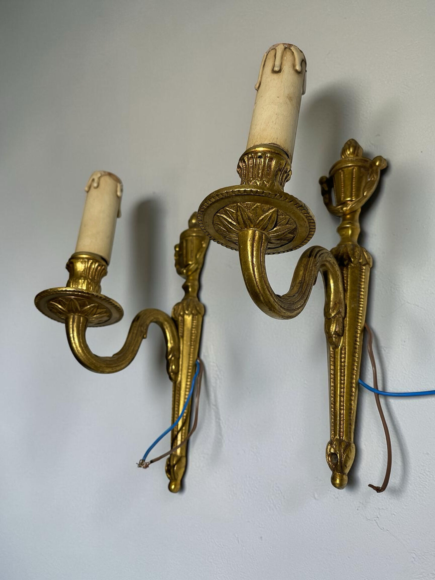 Pair of vintage gold wall sconces – Louis XVI style – Lighting fixture