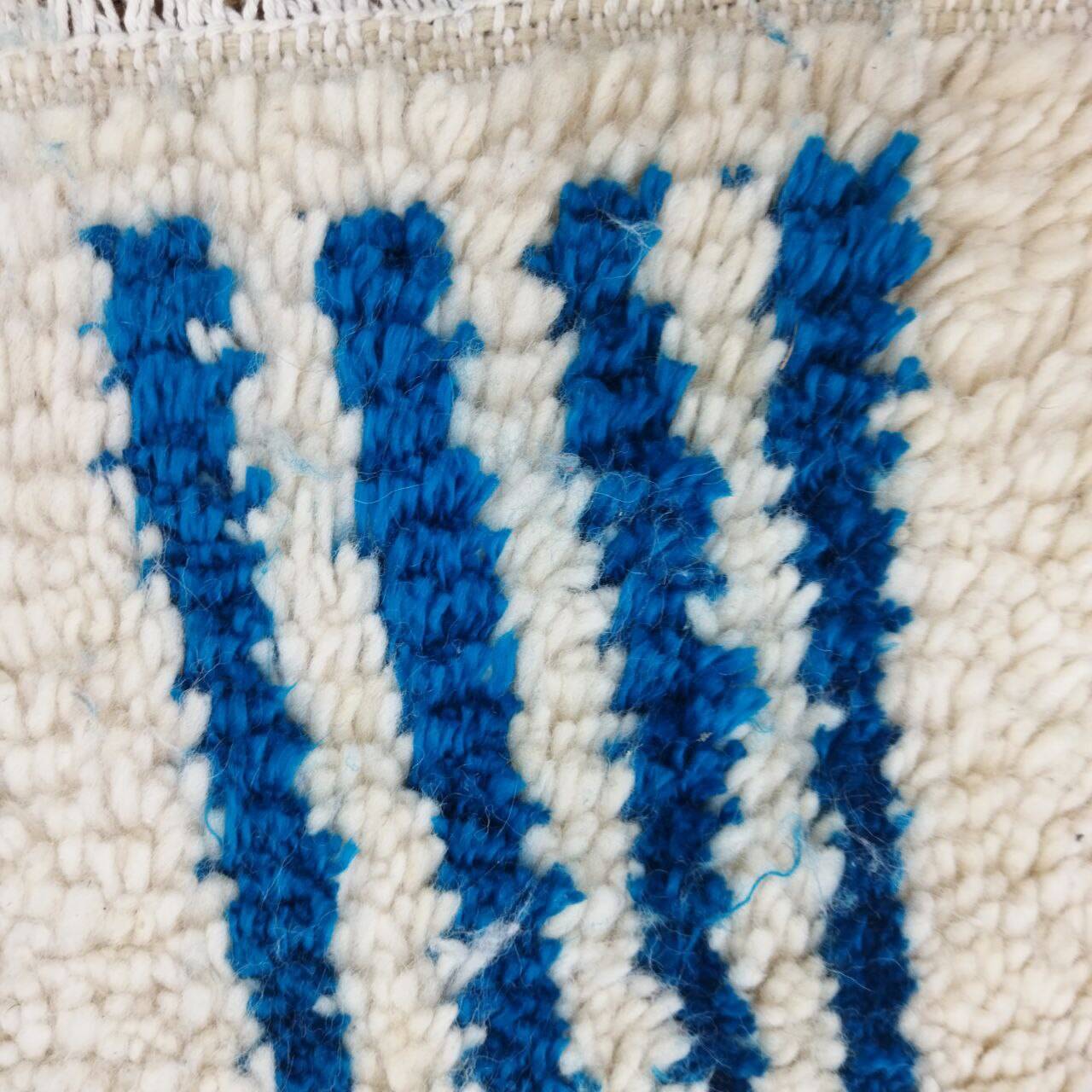 Azilal Berber rug in handmade wool 285 X 210 CM