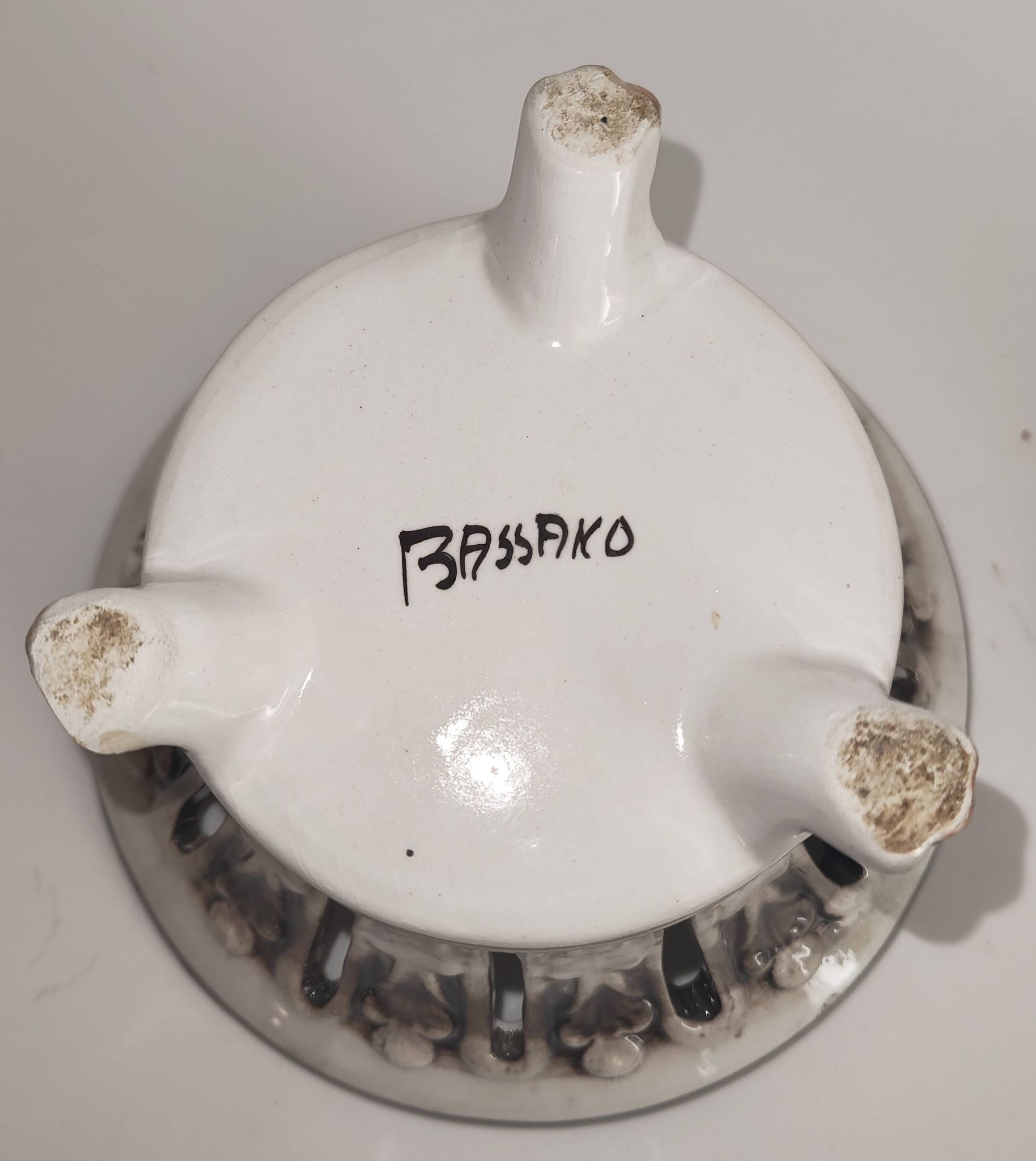 Italian ceramic bonbonnière from Bassano, with raised floral decoration.