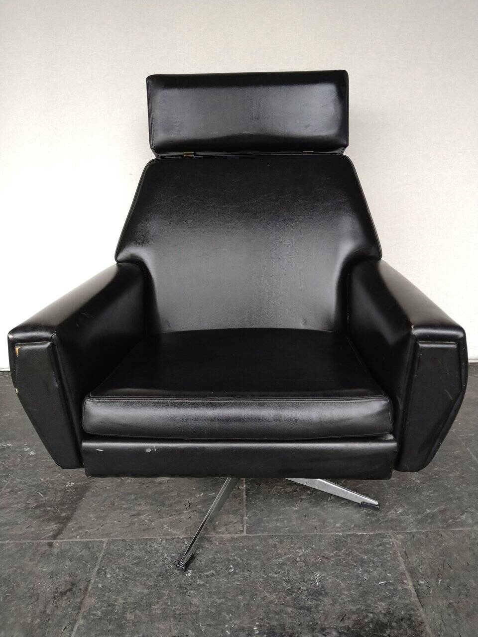 luxury swivel chair 1960s