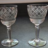 2 petits verres sur pied ciselés