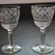2 petits verres sur pied ciselés