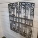 Ancienne paire de grilles en fer forgé