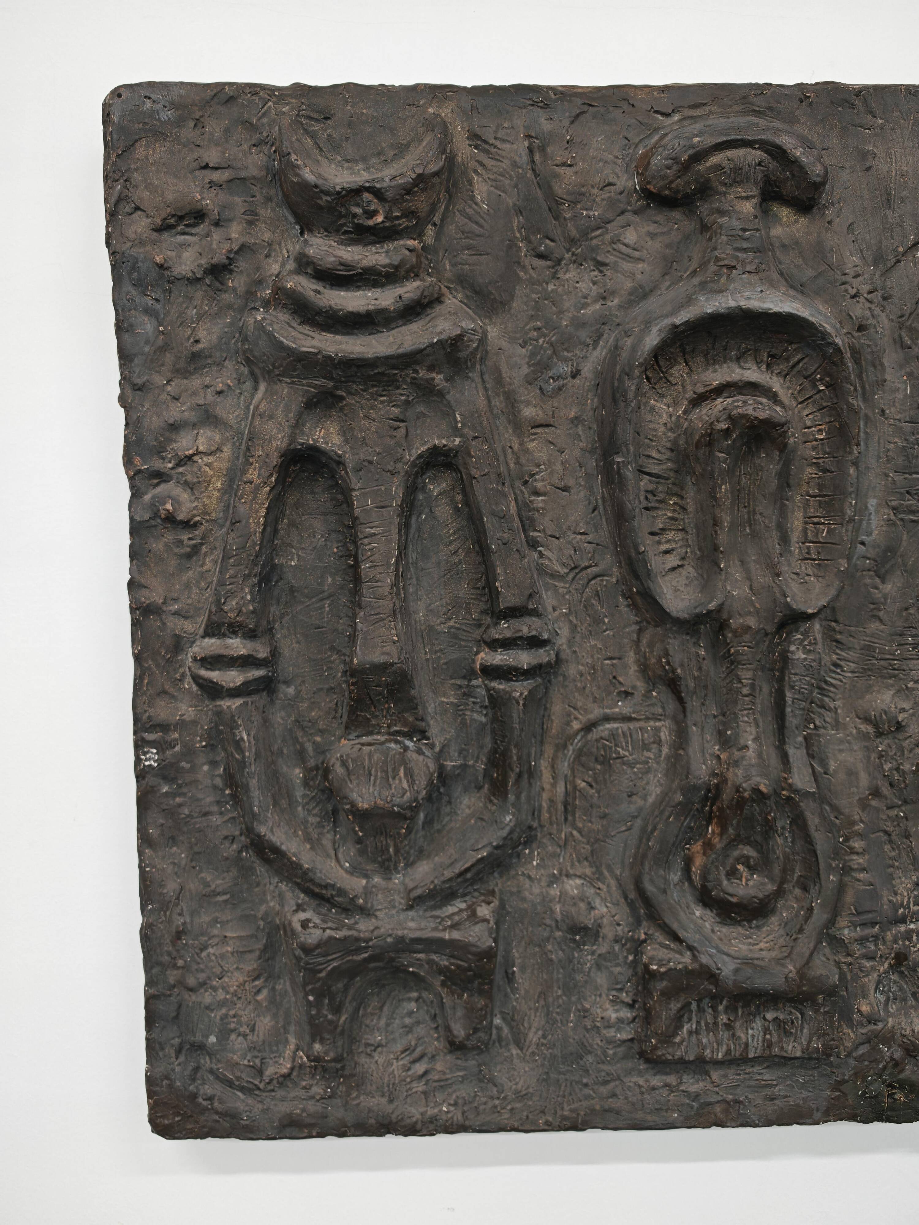 Sculptural anthropomorphic bas-relief by Venija Vučinić in plaster.