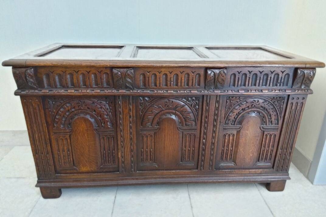 Very large antique medieval style chest * Solid wood
