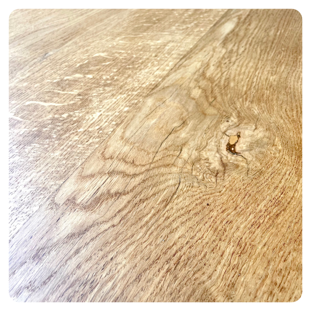 Coffee table with central leg in solid oak