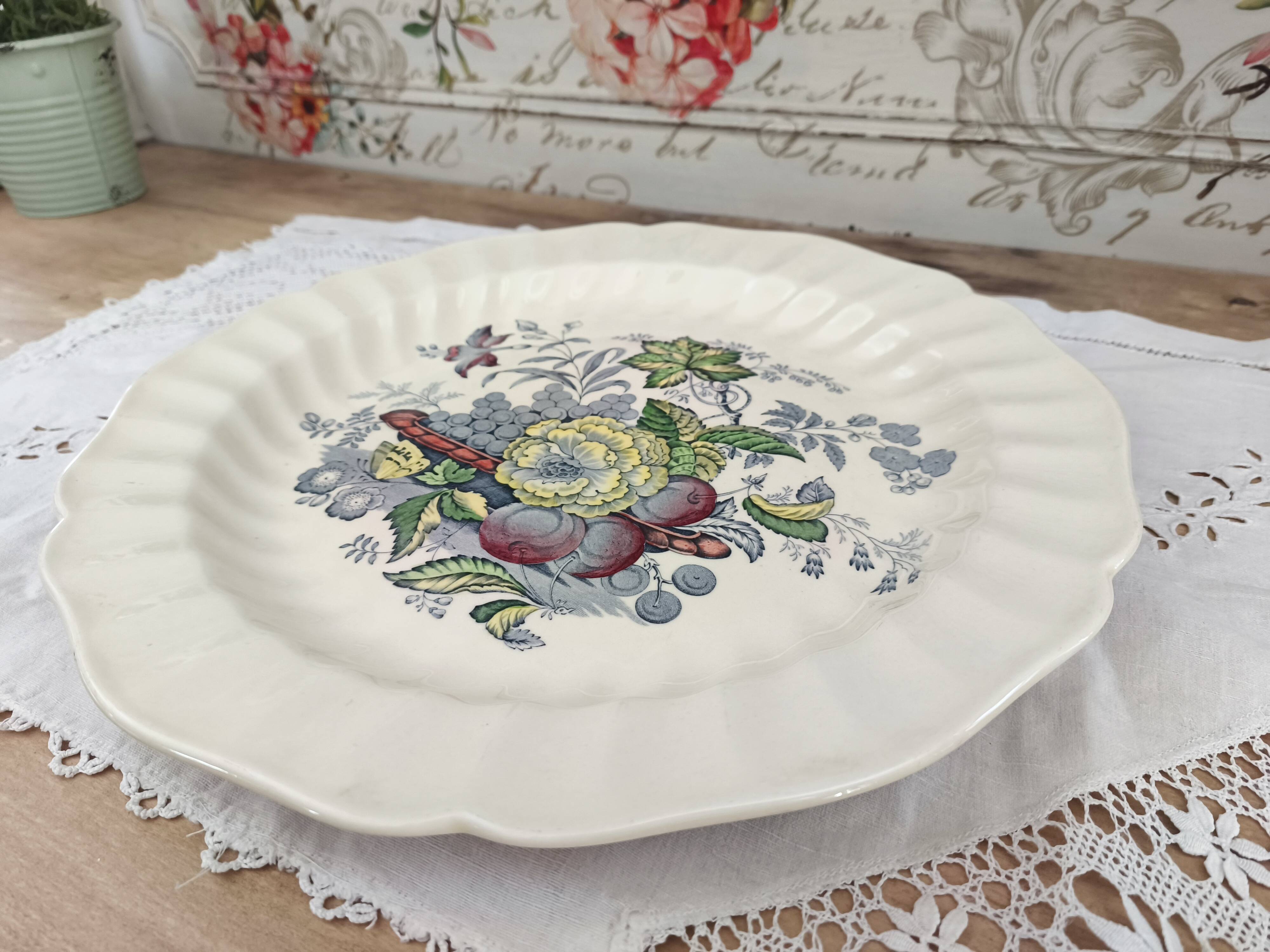 Grand plat rond Royal Doulton modèle The Kirkwood