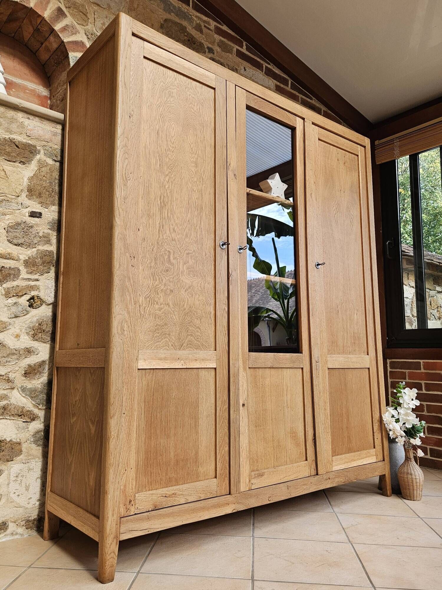 Parisian display cabinet