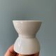 Lot de 16 coquetiers diabolo en porcelaine blanche