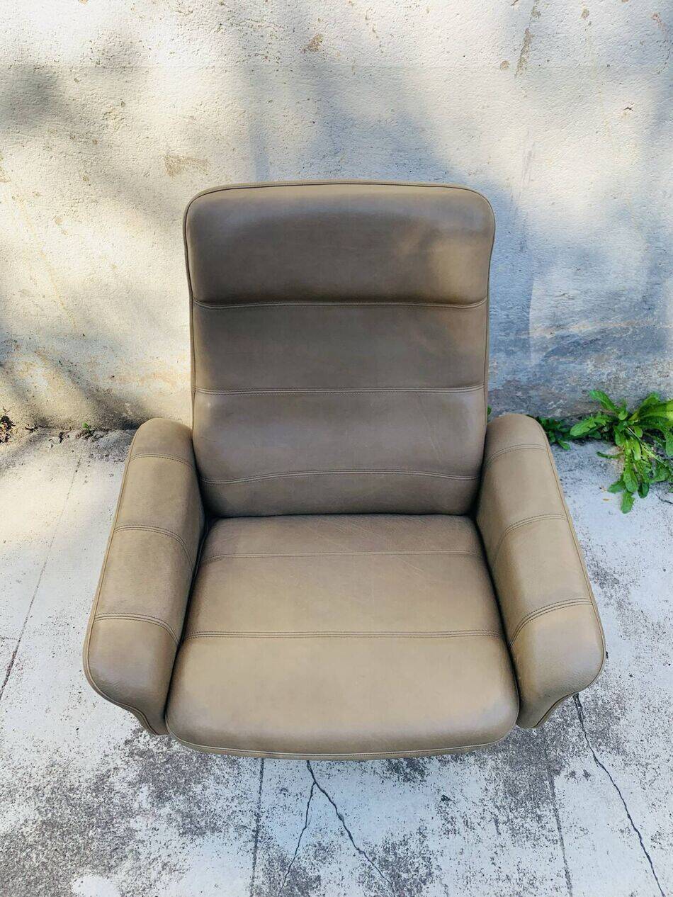 Vintage De Sede leather swivel chair, tulip base.