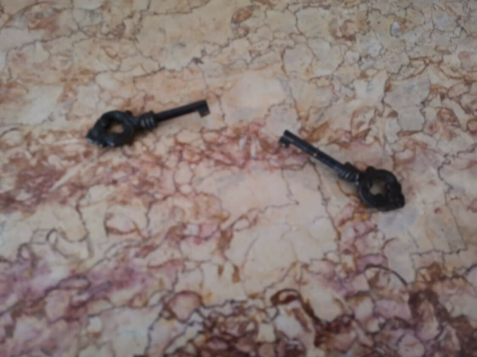 Old chest of drawers style louis 15