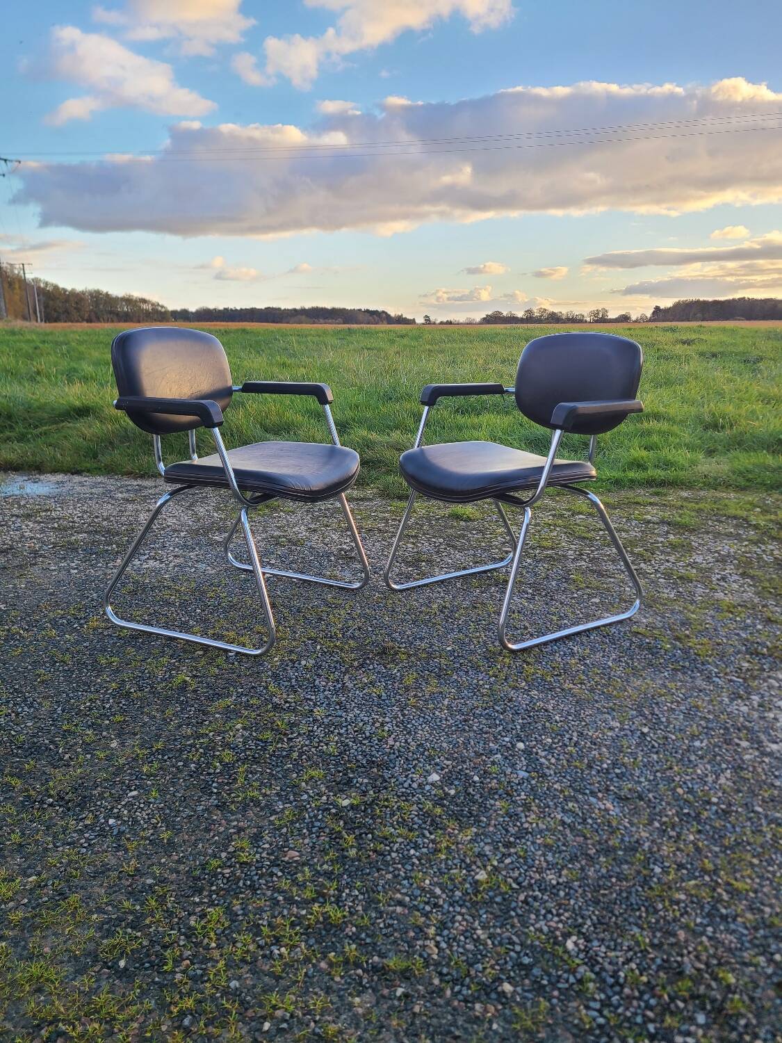 Pair of Unimob Lingua 97 armchairs