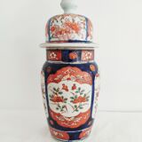 Japanese covered vase imari, late 19th century