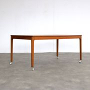Table basse en teck sur roulettes, Suède années 60
